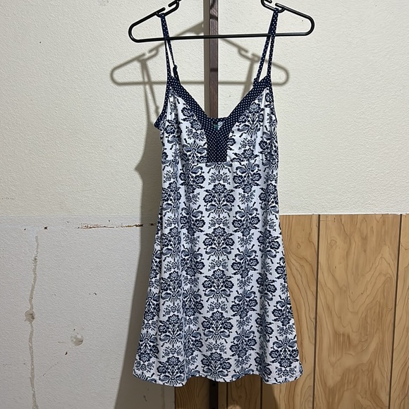 Laura Ashley Size Medium Silky Robe and Night Gown - Picture 5 of 7